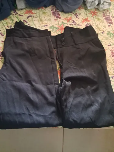 Vendo duas calças social nova tamanho 42 as duas por 50$