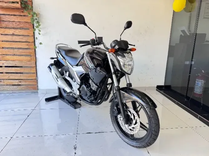 YAMAHA FAZER 250 2012 PRETA COM 72.000KM