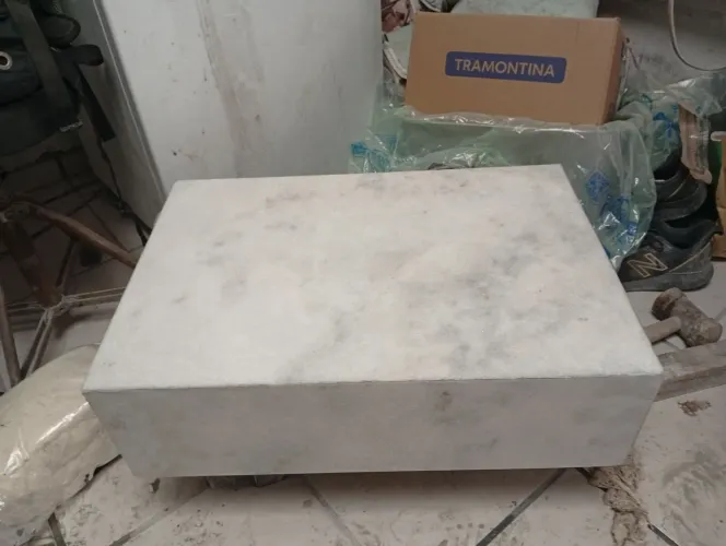 Linda Bancada de Banheiro em Mármore. Tem 66.5 x 55 cms