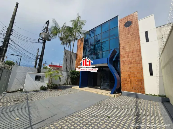 Predio Comercial no Planalto, 800m² Edificado, Vagas de Garagem, Banheiros Aluguel