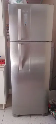 Estou vendendo esse geladeira em boas condições 