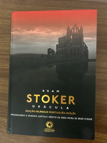 Livro Drácula - Bram Stoker, Edição Bilíngue - Capa dura