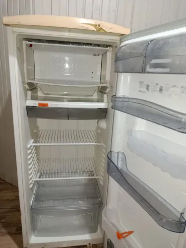 VENDE-SE GELADEIRA