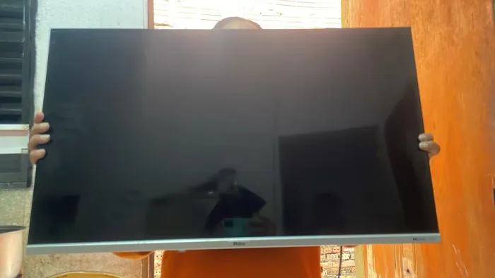 Vende-se televisão
