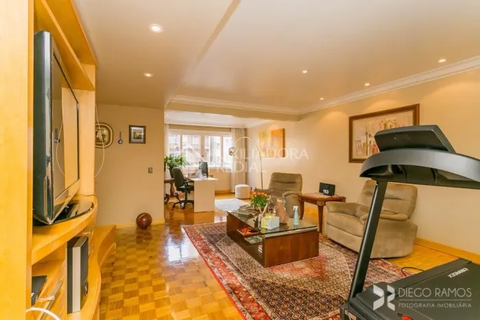 Apartamento à venda no Centro Histórico com 147m² e 3 dormitórios/quartos disponíveis.
