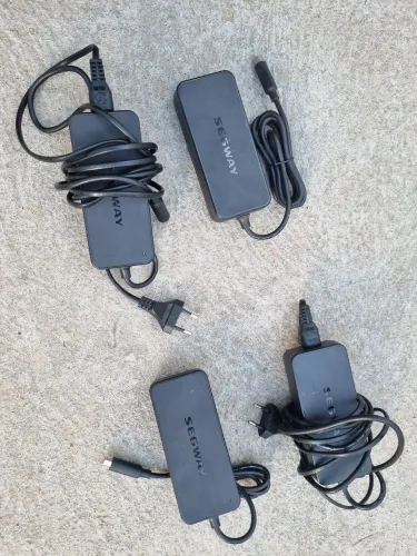 4 Carregadores para Patinetes