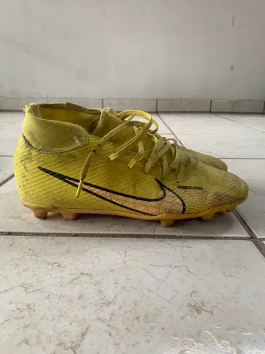 Chuteira Nike de campo - Tamanho 39
