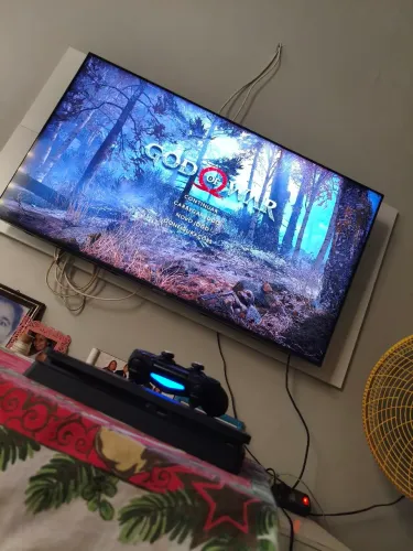 PS4 Slim 1TB + 2 Controles + 7 Jogos (God of War Ragnarok, etc.)