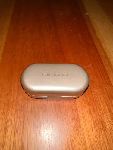 Fones de ouvido bang e olufsen 