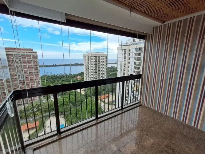Excelente apartamento no condomínio Novo Leblon, andar alto, 112 m², 3 quartos e 2 vagas.