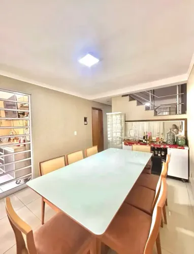 Casa com 4 Quartos à Venda no Despraiado  202m², Energia Solar, ótimo Condomínio Villa Bor