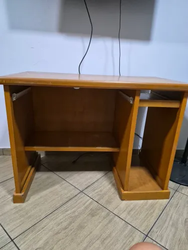 Vendo Escrivaninha para escritório em madeira