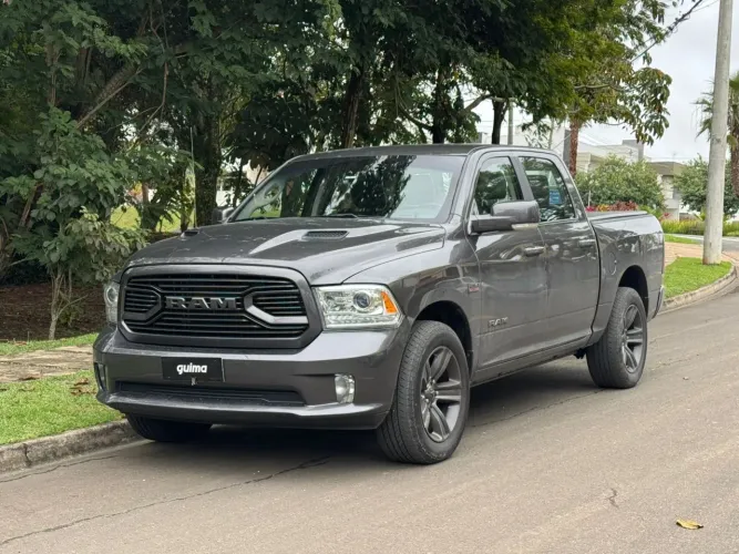 Ram Classic Laramie Night Edition 5.7 V8 16V Gasolina 4X4 Aut. 2022