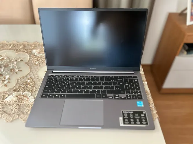 Notebook Samsung Galaxy Book4 IntelU300 1.20 Ghz, até 4.4GHzWindows 11 Home, 8GB, 256GB