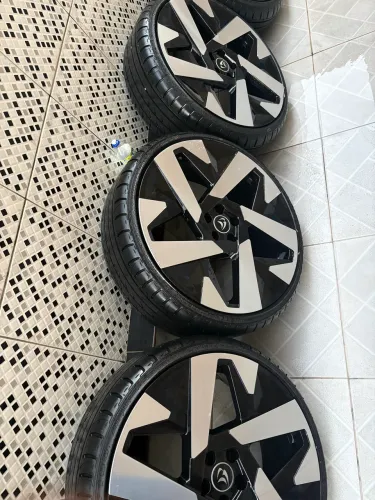 Jogo de rodas aro 20 com pneus BRW MODELO TERA