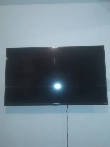 Vendo TV 43 polegadas, em perfeito estado. Semi nova. 1500,00