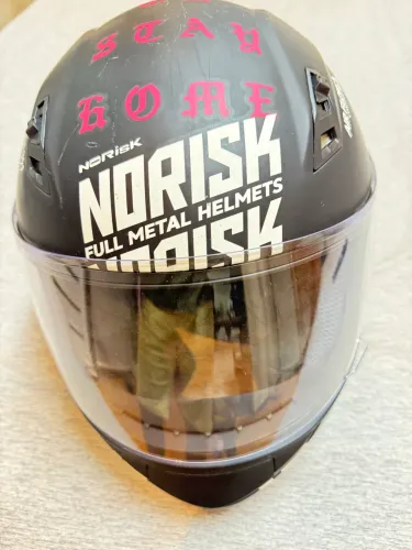 Capacete Norisk tam 54 feminino. Seminovo