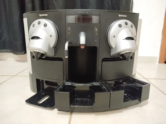Nespresso Profissional Gemini CS220