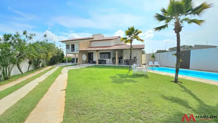 Casa em San Valle, 4 quartos, sendo 3 suítes, área gourmet, lado da sombra, 400m².