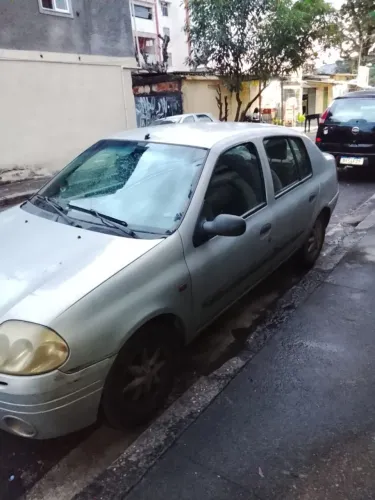 Renault Clio RT/ Privilège 1.6 16V 5P 2003
