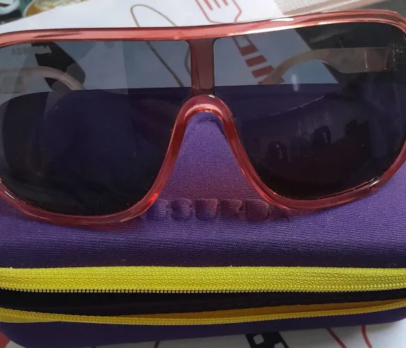 Óculos feminino absurda