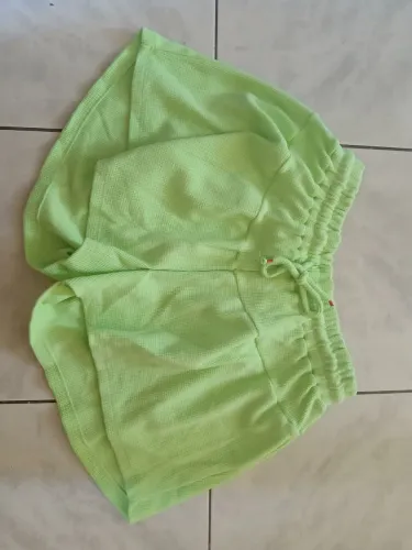 Short tecido verde