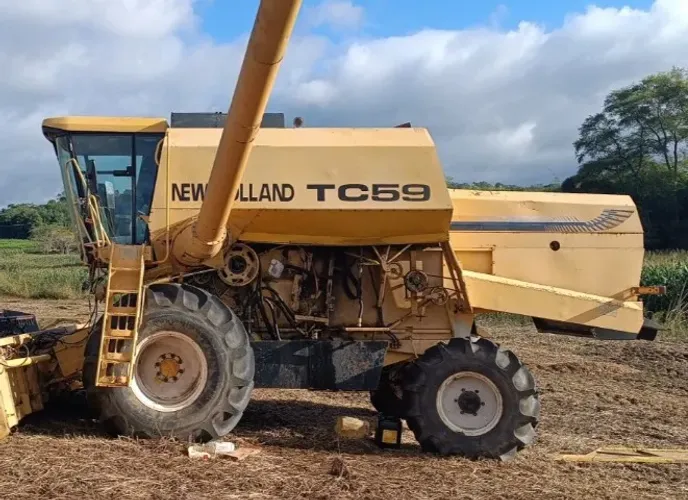 Colheitadeira New Holland TC59
