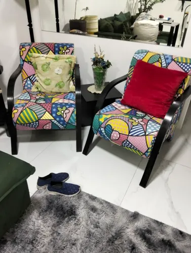 Duas poltronas Romero Brito