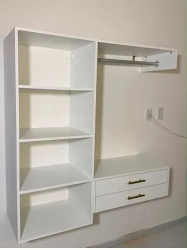 guarda roupa suspenso planejado