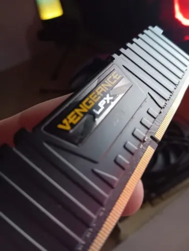 MEMORIA RAM DDR4 8GB 2400MHZ -->VENDO OU TROCO