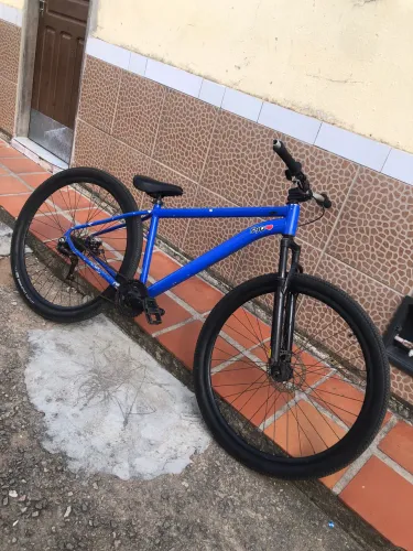 Bike aro 29 com alguns serviços pra fazer