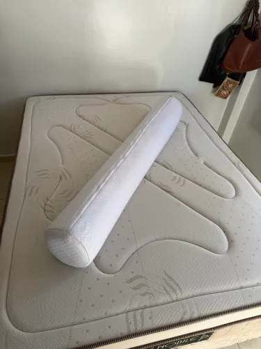 Cama de casal c/ rolo para cabeceira ( Bonsono )