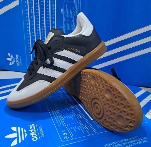 Tênis Adidas sambar