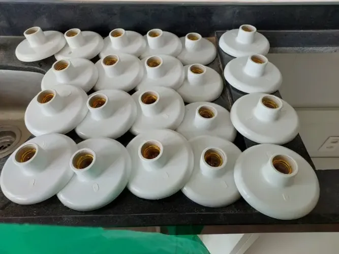 Plafon de Sobrepor com Bocal Porcelana