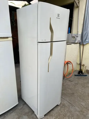 VENDO GELADEIRA FUNCIONANDO PERFEITAMENTE!