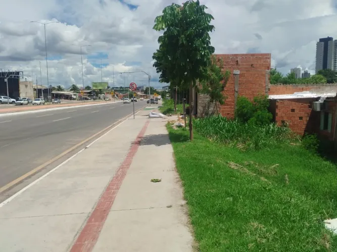 Terreno na avenida parque do barbado
