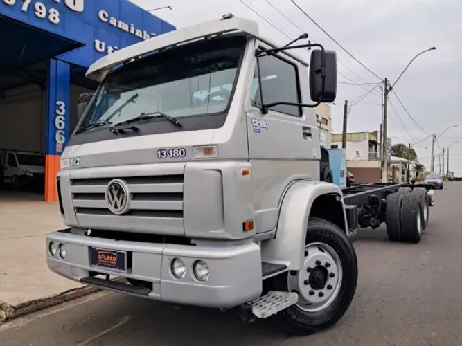 VW 13.180 Worker 6X2 Chassis - (2005)