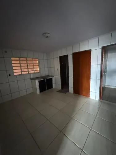 Vendo casa na QNN 20, Ceilândia Sul, conta com uma casa de fundo.