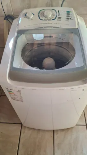 Vendo maquina de lavar 10 kilos funcionando perfeitamente motivo mudança