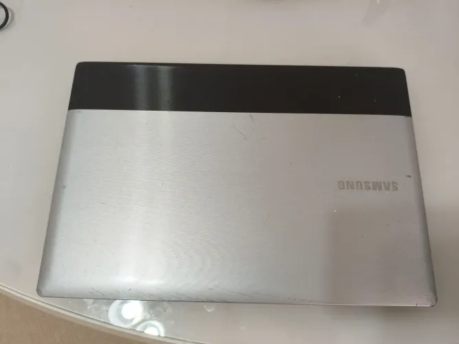 Notebook rv411 Seminovo bom para estudos e trabalho, com todas as peças originais e boas