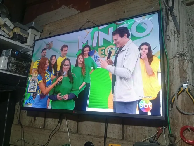 Tv LG 42 polegadas com risco na tela funcionando perfeitamente 