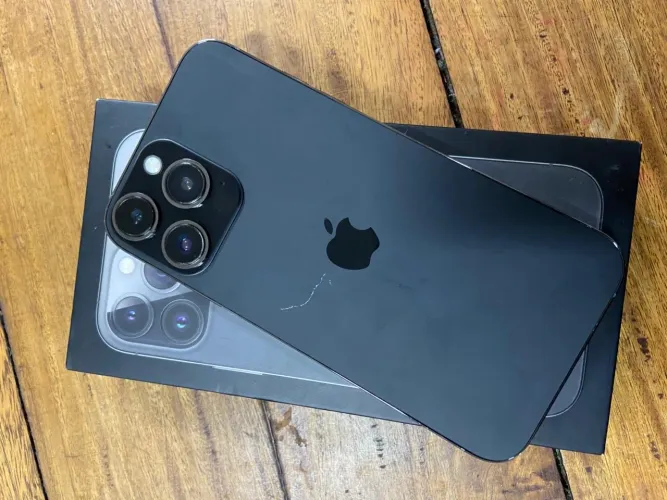 iPhone XR com carcaça do 15 pro
