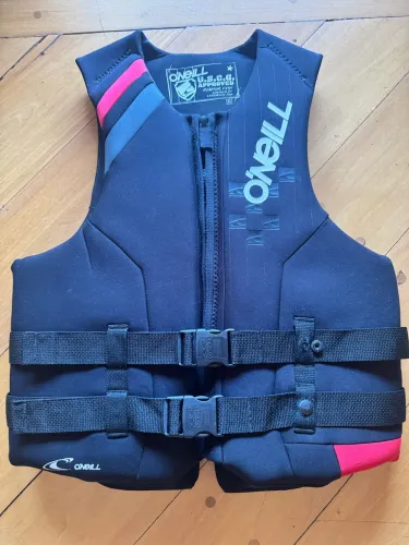 colete salva-vidas da marca O'Neill, modelo Reactor original