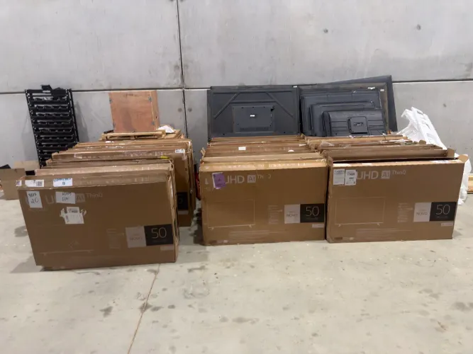 57 TVs smart TVs novas, com a tela ou led estragado