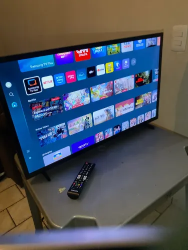Tv Samsung 32 pelegada smart 3 meses de uso, nova