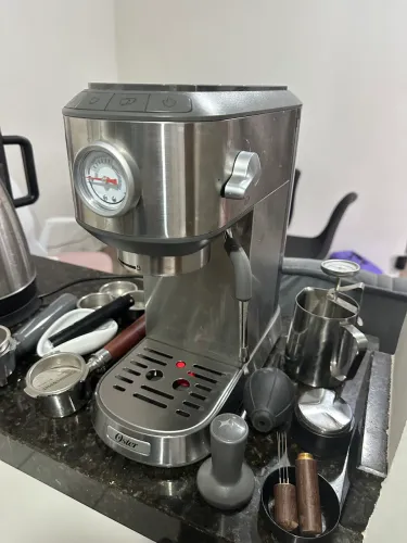 Máquina de espresso Oster 127V + Kit para espresso completo