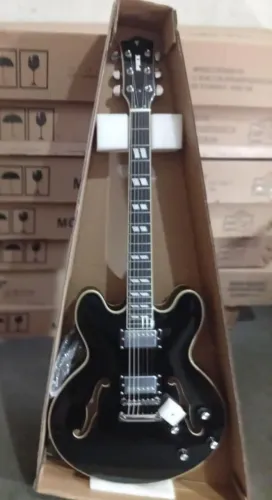 Guitarra semi acústica modelo eclipse 
