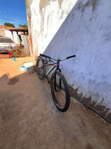 Nero 5 com maxxis