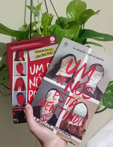 Kit 2 Livros por 40 Um de Nós Está Mentindo + Um de Nós é o Próximo