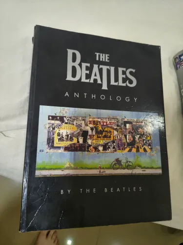 Livro de mesa Beatles Anthology em inglês